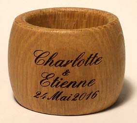 Rond de serviette en chêne, écriture "England"