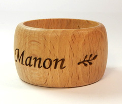 Rond de serviette breton en hêtre avec lauriers