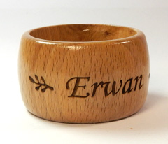 Rond de serviette breton en hêtre surverni