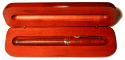 boite parure pour un stylo en bois foncé