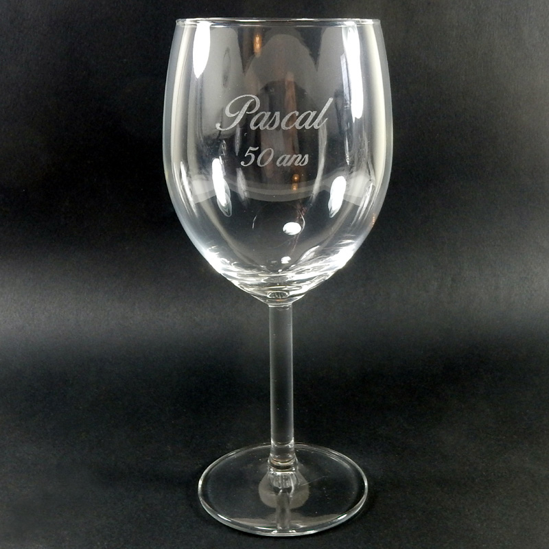 Verre  vin pour anniversaire avec gravure personnalise